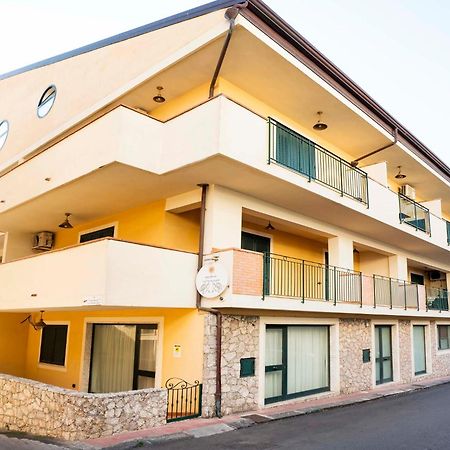 Le Tartarughe Aparthotel Letojanni Exterior foto